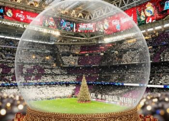El Bernabéu, de estadio a “bola de la Navidad”, la más grande del mundo
