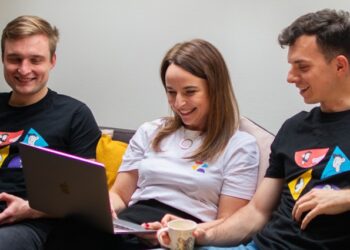 ZoomSphere, la plataforma europea de gestión de redes sociales, desembarca en España