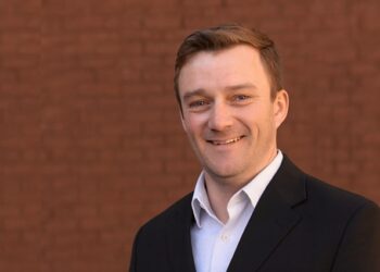 Grokipedia: Nick Magnusson (Qlik) alerta sobre su crisis de confianza