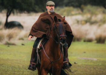 La comunicación de la campaña electoral extremeña desata el morbo por PP y Vox