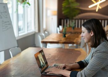 El teletrabajo global está atrayendo a nuevos estudiantes de español a ciudades medianas de España