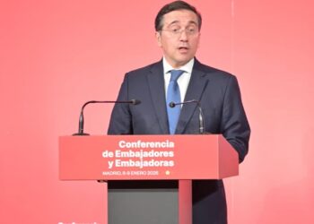 Albares se lava la cara en el Ateneo de Luis Arroyo, del que se mofan en el programa de Cintora