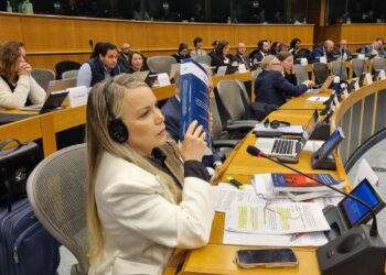 El dilema del Parlamento Europeo: Perdonar a Delcy Rodríguez o convertir sus activos en justicia para víctimas venezolanas