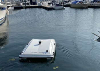 Cuando la conectividad 5G limpia el mar: así son los drones acuáticos que recogen hasta 500 kilos de residuos al día