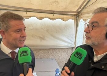 Carlos Alsina celebra el Día de la Radio devolviendo la conexión radiofónica un pueblo de la Mancha