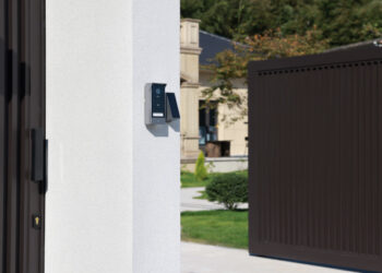 Cinco ajustes de seguridad en el hogar que deberías revisar antes de irte de vacaciones en Semana Santa