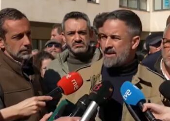 El caso de los ‘bots’ vuelve a estallarle al ‘dircom’ de Vox Álvaro Zancajo