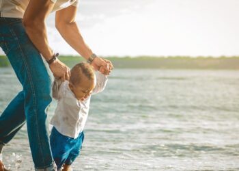 Ser padre en España implica dormir menos