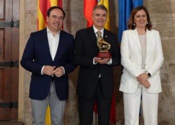 Juanfran Pérez Llorca recibe a Rafael Serrallet, el primer valenciano galardonado con un Latin Grammy al mejor álbum instrumental
